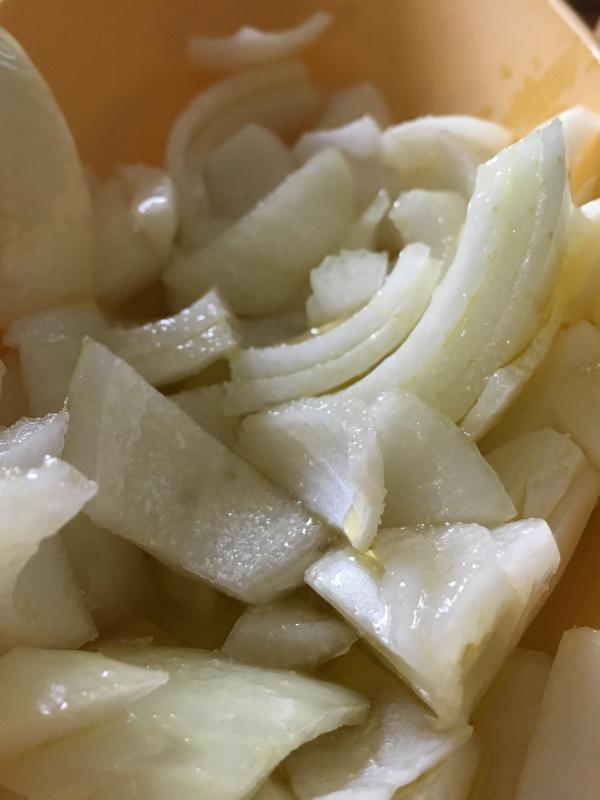 Moros de lentejas con carne frita y cebolla con aceite de oliva photo 2