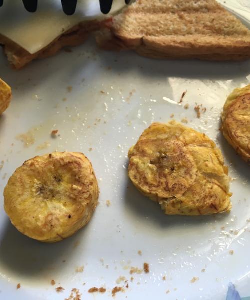 Patacon con huevo frito photo 7